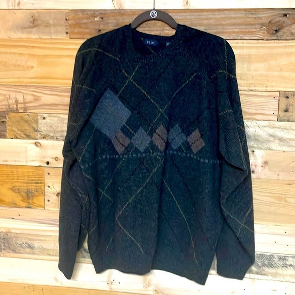IZOD size Large gray argyle acrylic/lambswool crewneck sweater